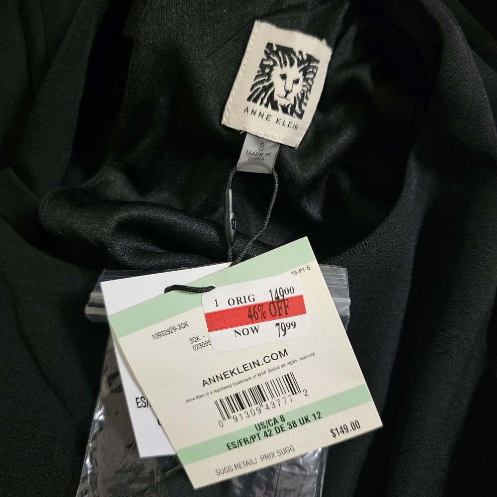 Women's Clothing (A143) - Picture 9 of 10